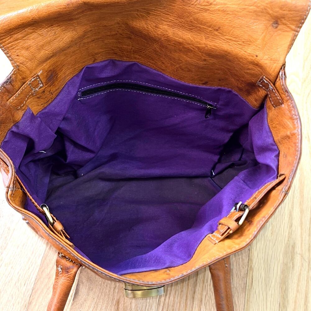 Vintage Leather Travel Handbag: Rustic Brown Boho Tote - Picture 8 of 9